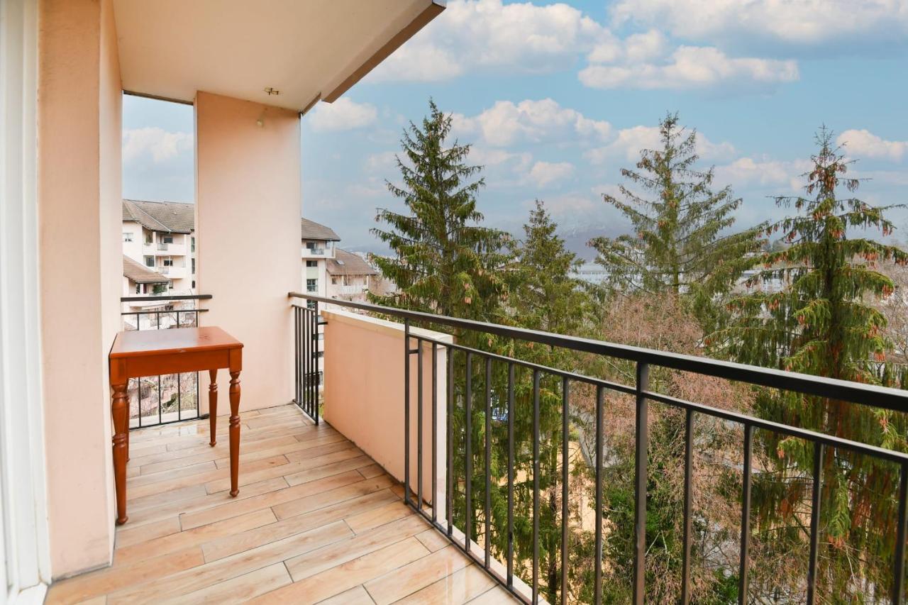 Nice Apartment With Balcony Very Close To The City Center アヌシー エクステリア 写真