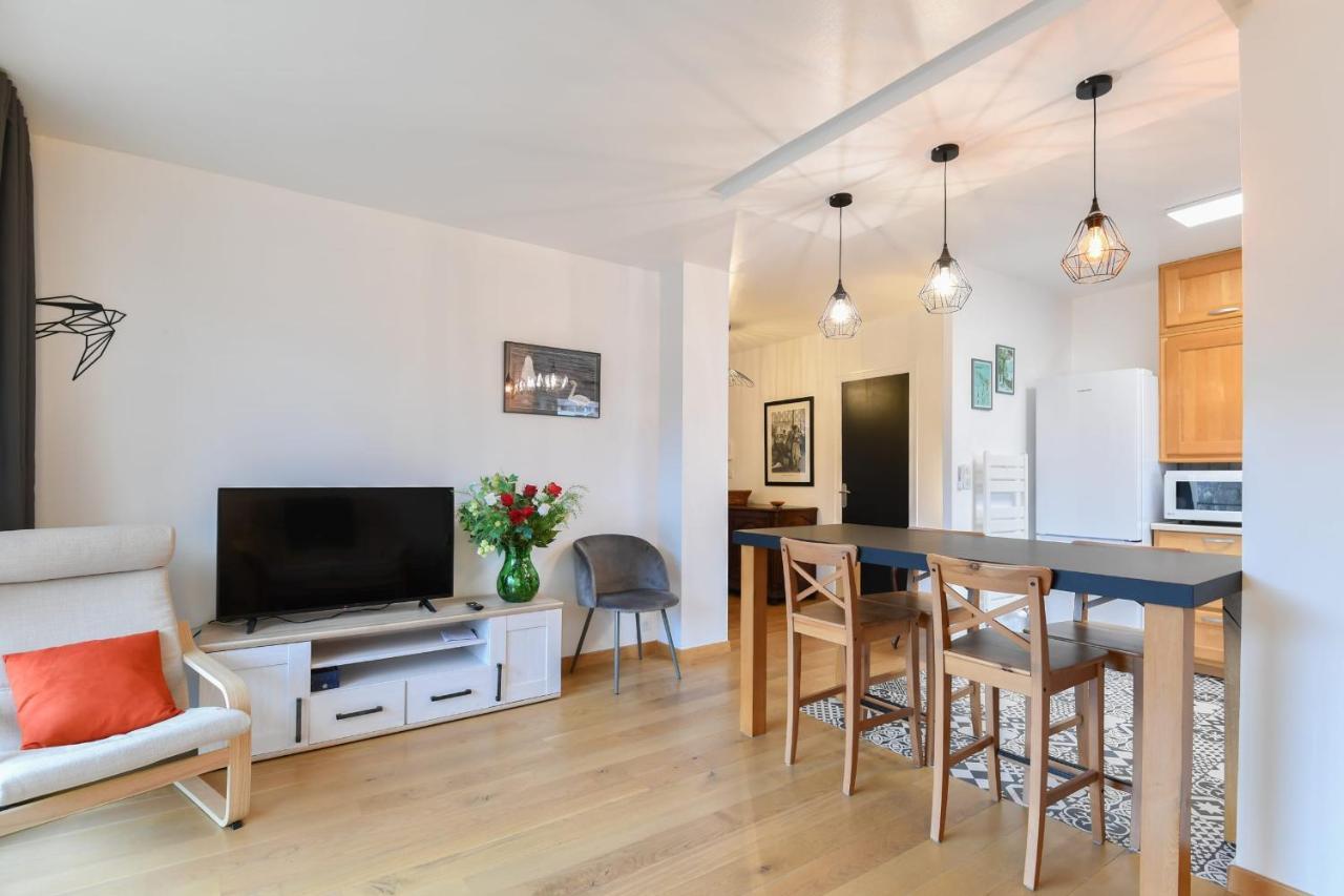 Nice Apartment With Balcony Very Close To The City Center アヌシー エクステリア 写真