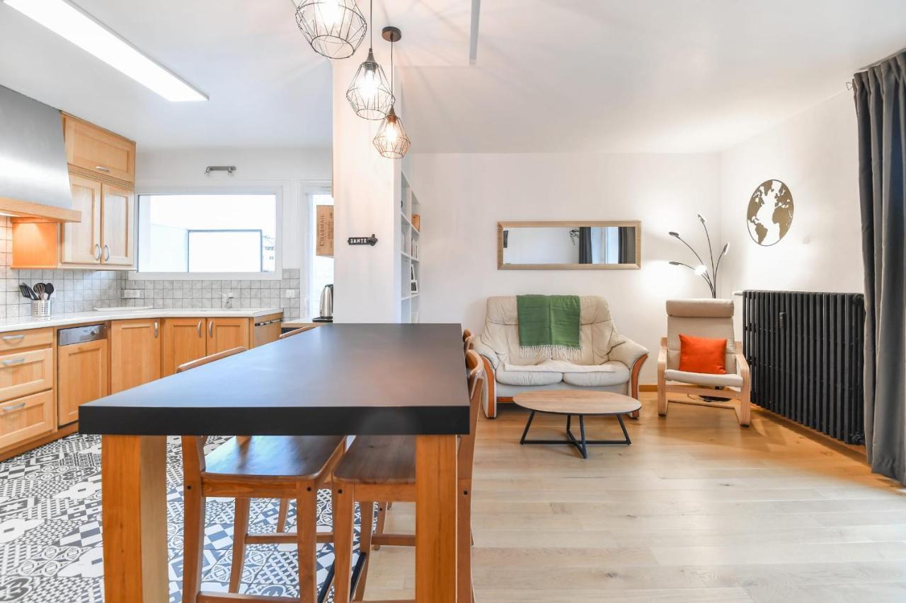 Nice Apartment With Balcony Very Close To The City Center アヌシー エクステリア 写真