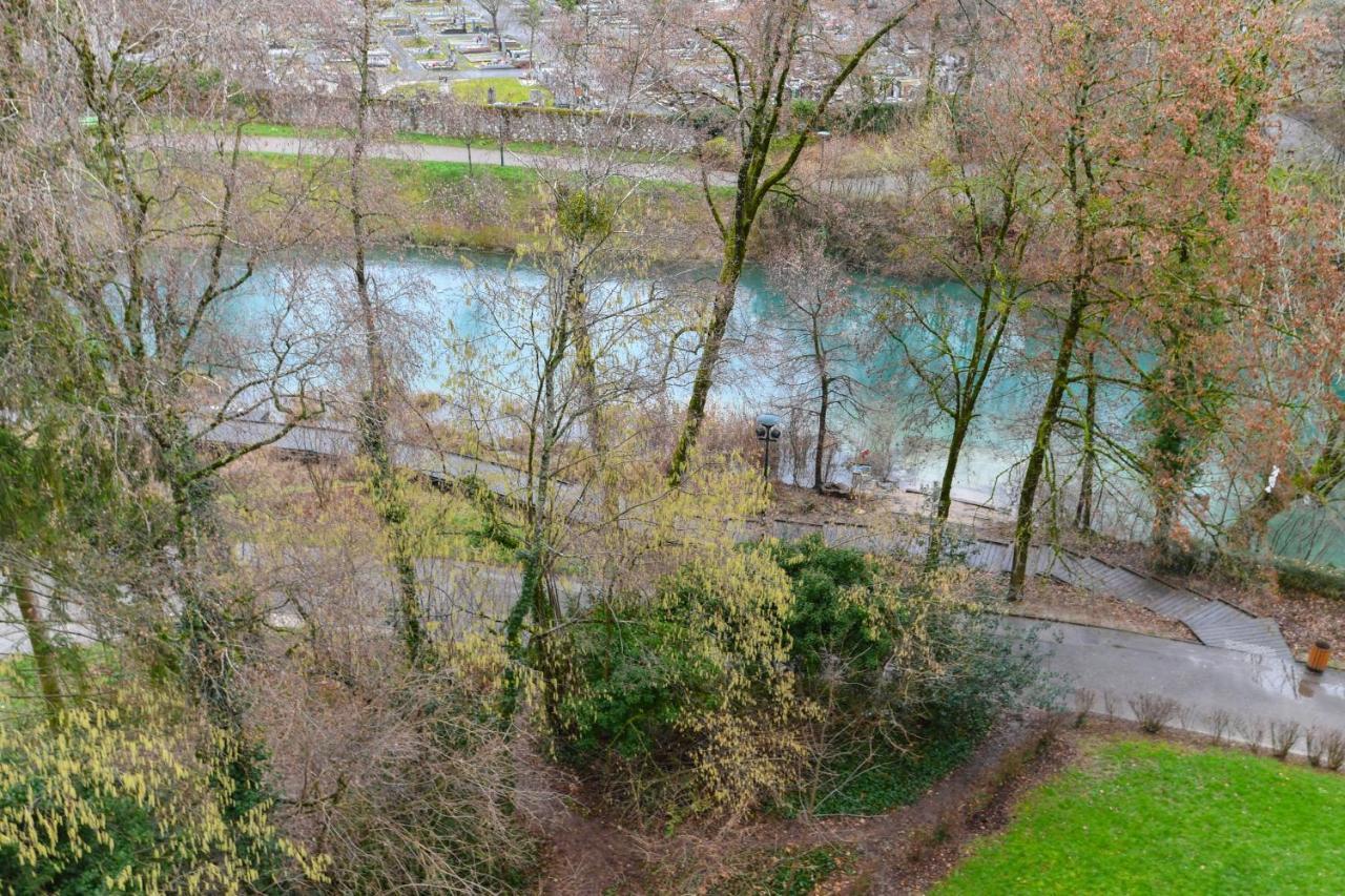 Nice Apartment With Balcony Very Close To The City Center アヌシー エクステリア 写真