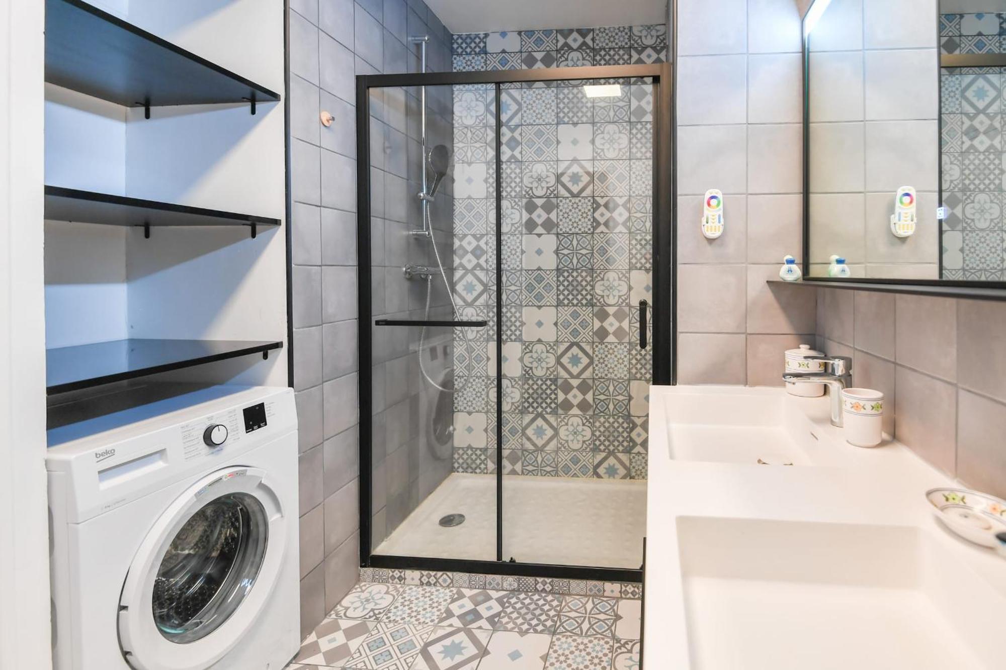 Nice Apartment With Balcony Very Close To The City Center アヌシー エクステリア 写真