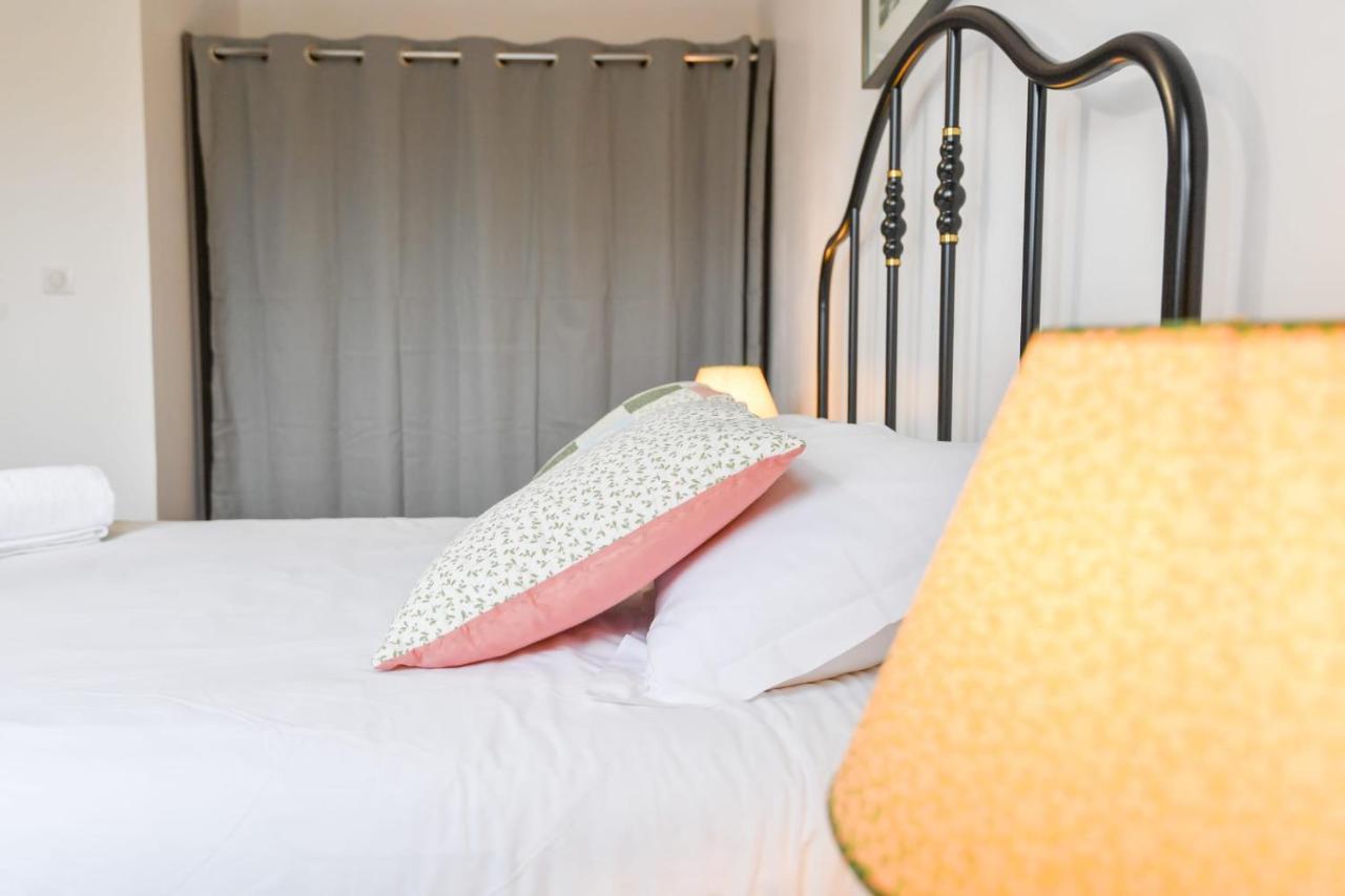 Nice Apartment With Balcony Very Close To The City Center アヌシー エクステリア 写真